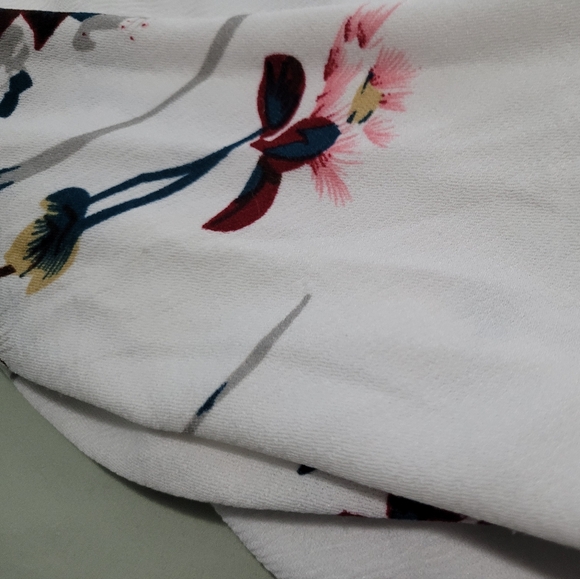 White Floral Sweatshirt XL - Picture 4 of 7